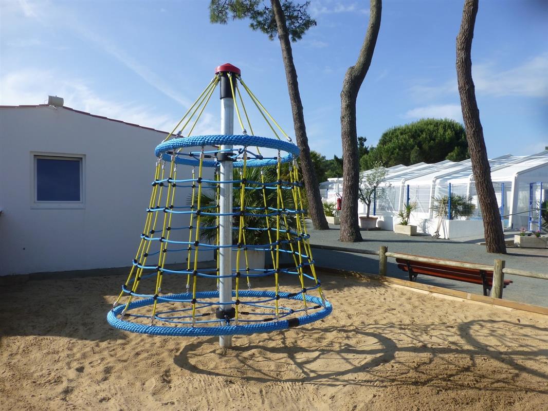 aire de jeux pour les enfants au camping en Vendée